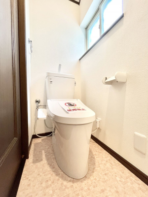 �g�C���@�g�C����1�K��2�K���ꂼ��ɔz�u����Ă��ĂƂĂ��֗��ł��B 