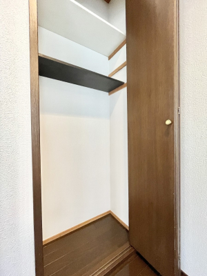 ���̑����ρ@���r���O���[�B�����Ɏ��[������ƕ����W�܂�LDK���X�b�L���Еt�������ł��ˁB  