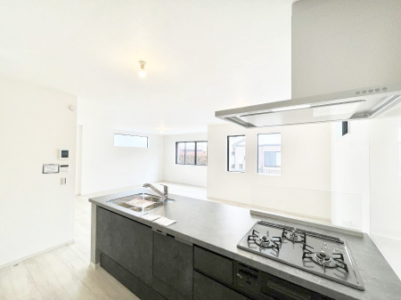 �L�b�`���@���������Ȃ���ł����Ƒ��Ƃ̉�b���y���߂�ΖʃL�b�`��