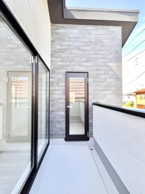 �o���R�j�[�@�����`Balcony�`  �o���R�j�[�͉������z���������݁A���z�c����󕨂��C�����悭�������Ƃ��ł��܂��B  �g���₷���J���I�ȃo���R�j�[�ł����z�����������Ղ�~�蒍���A�o���R�j�[�t���Z�܂��B  