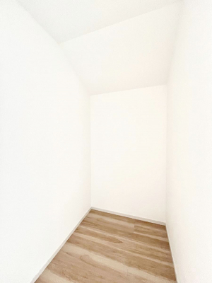 ���̑��@�����`Walk-in Closet�`�@�K�v�Ȃ��̂�R�[�f�B�l�[�g���ꗗ���Ċm�F�ł��A�g�x�x�⏀�����Z���ԂōςރE�H�[�N�C���N���[�[�b�g��ݒu���܂����B�Ƃ̒�����������Ƃ�����֗��Ȏ��[�X�y�[�X�ł��B