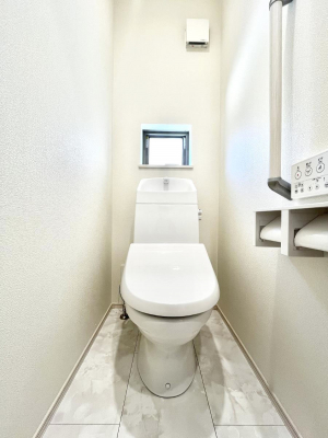 �g�C���@�g�C����1�K��2�K���ꂼ��ɔz�u����Ă��ĂƂĂ��֗��ł��B 