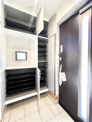 ���̑����ρ@�����Ղ���[�ł���V���[�Y�{�b�N�X�ŉƑ��S���̌C���A���ւ�������B  