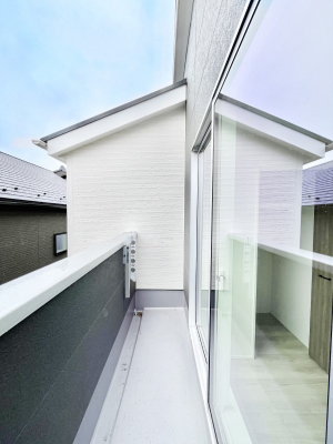 �o���R�j�[�@������1�������`Balcony�` �o���R�j�[�͉������z���������݁A���z�c����󕨂��C�����悭�������Ƃ��ł��܂��B �g���₷���J���I�ȃo���R�j�[�ł����z�����������Ղ�~�蒍���A�o���R�j�[�t���Z�܂��B