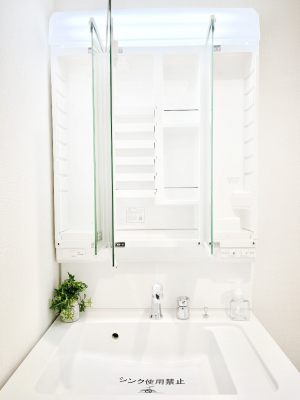 ���̑����ρ@�ݔ���1�������O�ʋ��̗��ɁA���ϕi��q���p�i�Ȃǂ����[�\�B���ʑ����������ƕۂ��܂��I