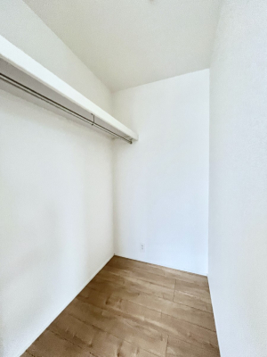 ���̑��@������1�������`Walk-in Closet�`�@��������̗m���������Ă��V���ɂȂ�ɂ����E�H�[�N�C���N���[�[�b�g�B�m���ȊO�ɂ��A���i�g��Ȃ��Ɠd��X�[�c�P�[�X�A�X�g�b�N�i�Ȃǉ��ł��Еt����������Ԃł��B