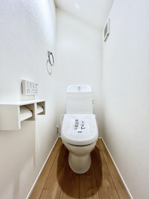 �g�C���@������1�������`Toilet�`�@�������̂��鐅����g�C���̓E�H�V�����b�g�t���ł����g�C���͖����g�킴��𓾂Ȃ����́B����������ۂ������ł��ˁB�g�C����2��������̂Œ��̍��G���ɕ֗��ł��I