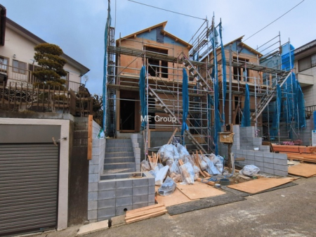 ���n�O�ώʐ^�@��1�������`Exterior�` �ՐÂȏZ��n�Ŏq��ĉƑ��Ƀs�b�^���B �����̂��U�������K�ȗ΂Ɍb�܂ꂽ�G���A�ŁA���R�ɕ�܂ꂽ���₩�ȕ�炵���������邽�߂́A��Ƃ肠��Z���������Ă��܂��B