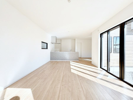 ���r���O�@�傫�ȑ����炽���Ղ�̗z���ƕ����������郊�r���O