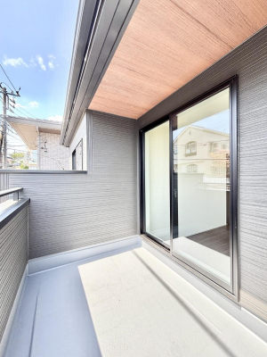 �o���R�j�[�@�����`Balcony�`  �o���R�j�[�͉������z���������݁A���z�c����󕨂��C�����悭�������Ƃ��ł��܂��B  �g���₷���J���I�ȃo���R�j�[�ł����z�����������Ղ�~�蒍���A�o���R�j�[�t���Z�܂��B  