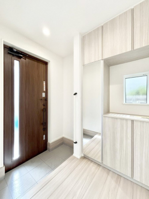 ���ց@�����`Entrance�`�@���ʔ��~���[�t�Ȃ̂ŁA���o�����O�̐g�����Ȃ݃`�F�b�N�Ɂ��􌺊ւ͂��q�l�����o�}�������ԍŏ��̏ꏊ�A�A���Ă��鎞�ɓ���ŏ��̏ꏊ�B����ȏꏊ�����炱���A���ǂ���ԂɁc��