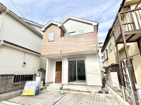 ���n�O�ώʐ^�@�O�ρ`Exterior�`  �ՐÂȏZ��n�Ŏq��ĉƑ��Ƀs�b�^���B  �����̂��U�������K�ȗ΂Ɍb�܂ꂽ�G���A�ŁA���R�ɕ�܂ꂽ���₩�ȕ�炵���������邽�߂́A��Ƃ肠��Z���������Ă��܂��B