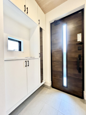 ���ց@�K���X�X���b�g�̓��������փh�A�������Ɍ���͂��Ă���܂��@