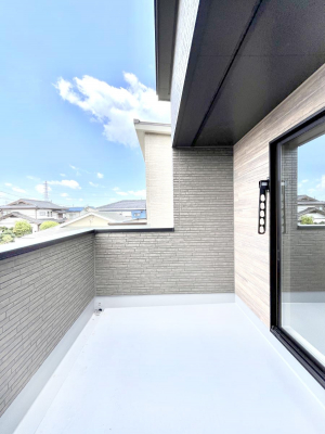 �o���R�j�[�@�������R�������`Balcony�`  �o���R�j�[�͉������z���������݁A���z�c����󕨂��C�����悭�������Ƃ��ł��܂��B�g���₷���J���I�ȃo���R�j�[�ł����z�����������Ղ�~�蒍���A�o���R�j�[�t���Z�܂��B  