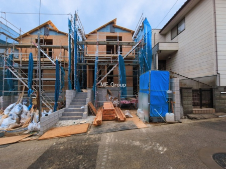 ���n�O�ώʐ^�@��2�������`Exterior�` �����̂��U�������K�ȗ΂Ɍb�܂ꂽ�ՐÂȏZ��n�́A�L�ѐL�уX���[���C�t�������Ă���܂��B���R�L�x�ȋG�߂̈ڂ낢��g�߂Ɋ�������A�q��ĂɓK�������ł��B