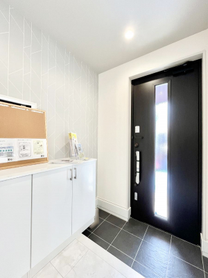 ���ց@�K���X�X���b�g�̓��������փh�A�������Ɍ���͂��Ă���܂� 