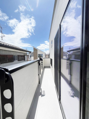 �o���R�j�[�@�����`Balcony�`  �o���R�j�[�͉������z���������݁A���z�c����󕨂��C�����悭�������Ƃ��ł��܂��B  �g���₷���J���I�ȃo���R�j�[�ł����z�����������Ղ�~�蒍���A�o���R�j�[�t���Z�܂��B  