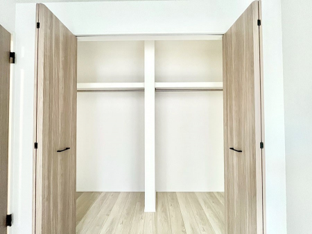 ���[�@�������P�������`Closet�`�@�ǖʃN���[�[�b�g������΃^���X��u���K�v���Ȃ��A�o������̂Ȃ��X�b�L����Ԃ��ێ��ł��܂��B����ꂽ�X�y�[�X��L���Ɋ��p�ł������B�ߗނ��̕i�Ȃǂ����Ղ���[�o���܂��ˁ�