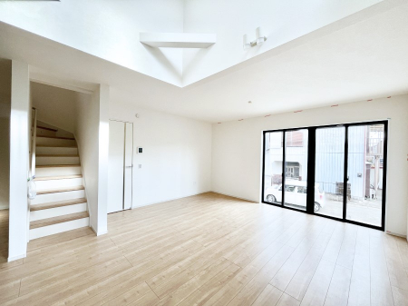 ���̑����ρ@������1�������`Living�`�@���r���O�ɊK�i�̂���Ԏ��ł���Ƒ��̃R�~���j�P�[�V�������X���[�Y�Ɏ��܂��ˁ��Ƃ肠���炵�ƐS�n�悢�Z�����a���ґ�Ȏ��Ԃ����Ƒ��݂�Ȃł��߂����������B