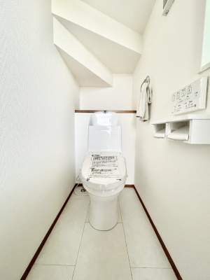 �g�C���@�����`Toilet�`�@�Y��E�X�b�L���E���K�ȃE�H�V�����b�g�t�g�C���ł��낰���Ԃł��B1�A2�K���Ƀg�C���X�y�[�X�I�̌������薾�邭�A���K��ԂƂȂ��Ă���܂��������g���ꏊ�����炱���̔z���ł��I