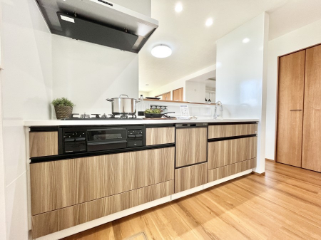 �L�b�`���@�����`Kitchen�`  ���r���O�����n����J�E���^�[�L�b�`���B  ���������Ȃ���Ƒ��ƃR�~���j�P�[�V�������Ƃ�邾���łȂ��A�傫�ȊJ���������邱�Ƃ��ł��܂��B  ���q�l�̐����������邱�Ƃ��ł��܂��ˁI