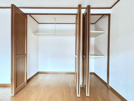 ���[�@�m���̃N���[�[�b�g�B���s��������̂Ō���̈ߗނ�����������܂�܂��B