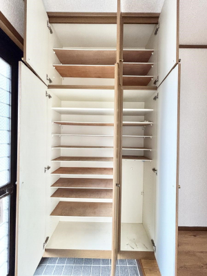 ���̑����ρ@�����Ղ���[�ł���V���[�Y�{�b�N�X�ŉƑ��S���̌C���A���ւ�������B  