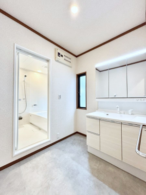 ���ʑ�E���ʏ��@��Ƃ�̐��ʃX�y�[�X�Œ��̐g�x�x���X���[�Y��