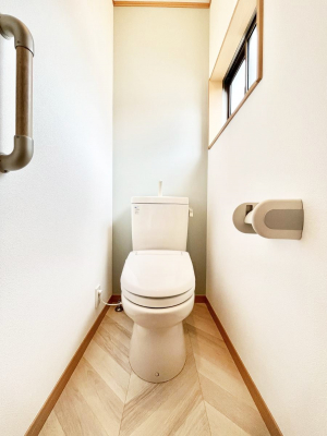 �g�C���@�g�C����1�K��2�K���ꂼ��ɔz�u����Ă��ĂƂĂ��֗��ł��B 