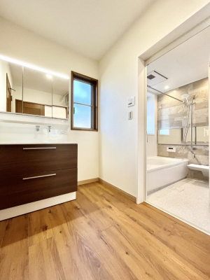 ���ʑ�E���ʏ��@�O�ʋ��̗��ɁA���ϕi��q���p�i�Ȃǂ����[�\�B���ʑ����������ƕۂ��܂��I 