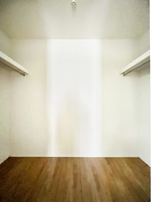 ���̑��@�������Q�������`Walk-in Closet�`�@��������̗m���������Ă��V���ɂȂ�ɂ����E�H�[�N�C���N���[�[�b�g�B�m���ȊO�ɂ��A���i�g��Ȃ��Ɠd��X�[�c�P�[�X�A�X�g�b�N�i�Ȃǉ��ł��Еt����������Ԃł��B