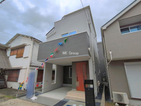 ���n�O�ώʐ^�@���Q�������`Exterior�` �ՐÂȏZ��n�Ŏq��ĉƑ��Ƀs�b�^���B �����̂��U�������K�ȗ΂Ɍb�܂ꂽ�G���A�ŁA���R�ɕ�܂ꂽ���₩�ȕ�炵���������邽�߂́A��Ƃ肠��Z���������Ă��܂��B