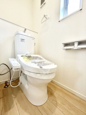 �g�C���@�g�C����1�K��2�K���ꂼ��ɔz�u����Ă��ĂƂĂ��֗��ł��B 