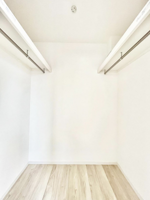 ���̑��@�����`Walk-in Closet�`�@�K�v�Ȃ��̂�R�[�f�B�l�[�g���ꗗ���Ċm�F�ł��A�g�x�x�⏀�����Z���ԂōςރE�H�[�N�C���N���[�[�b�g��ݒu���܂����B�Ƃ̒�����������Ƃ�����֗��Ȏ��[�X�y�[�X�ł��B