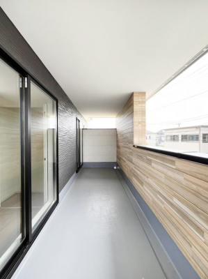 �o���R�j�[�@�����`Balcony�`  �o���R�j�[�͉������z���������݁A���z�c����󕨂��C�����悭�������Ƃ��ł��܂��B  �g���₷���J���I�ȃo���R�j�[�ł����z�����������Ղ�~�蒍���A�o���R�j�[�t���Z�܂��B  