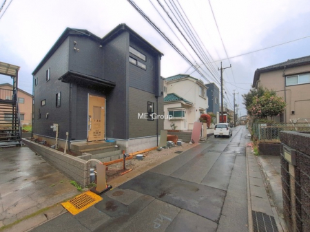 ���n�O�ώʐ^�@�`Exterior�`�@�O�ʓ��H�F�� 4m �����@�O�ʓ��H�͊ՐÂȏZ��n���͂���Ԓʂ�̏��Ȃ����H�B���Ԃ̏o��������炭�炭�ł��I���s���_�E���n���w�̂���]�́A���C�y�ɂ��₢���킹���������I