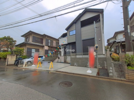 ���n�O�ώʐ^�@�`Exterior�`�@��s���œ���̃X���[���C�t���΂Ɉ͂܂ꂽ�y�n�͓s��̌�����Y���ꂻ���B�l�G��ʂ��Ď��R�ƐG�ꍇ����X�|�b�g�����ӂɂ͐��肾������I  