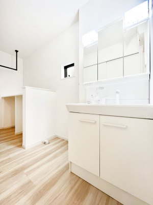 ���̑����ρ@�����`Dressing Room�`�@�����g���ꏊ������A�@�\�I�Ŏg���₷���ɔz�������p�E�_�[���[���B�����d�l�ʐ^  