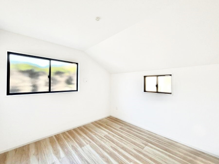 ���̑����ρ@�����`Bed Room�`�@���₩�Ȍ����������ގ����ɂ́A���₩�Ȏ��Ԃ�����܂��B�x���ɂ́A������������ԂŎ����̎���y���ނ̂͂������ł����B�����d�l�ʐ^  