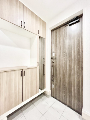 ���ց@�����`Entrance�`�@���ʔ��~���[�t�Ȃ̂ŁA���o�����O�̐g�����Ȃ݃`�F�b�N�Ɂ��􌺊ւ͂��q�l�����o�}�������ԍŏ��̏ꏊ�A�A���Ă��鎞�ɓ���ŏ��̏ꏊ�B����ȏꏊ�����炱���A���ǂ���ԂɁc��