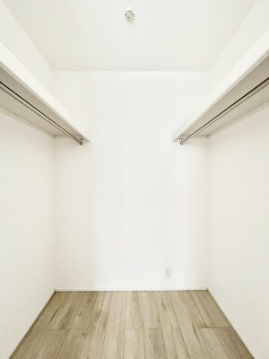 ���̑��@�����`Walk-in Closet�`�@�K�v�Ȃ��̂�R�[�f�B�l�[�g���ꗗ���Ċm�F�ł��A�g�x�x�⏀�����Z���ԂōςރE�H�[�N�C���N���[�[�b�g��ݒu���܂����B�Ƃ̒�����������Ƃ�����֗��Ȏ��[�X�y�[�X�ł��B