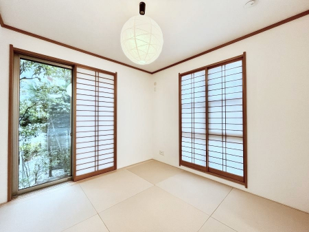 ���̑����ρ@���r���O�Ɨׂ荇���Ă���a���B�ق��ƈꑧ�ł���a�̋�Ԃ��Y�ꂸ�ɁB 