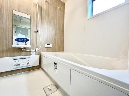 �����@�������Q�������`Bath Room�`�@���t���̃o�X���[���́A�̌������薾�邭�C�����̗ǂ���Ԃł��B�������邱�ƂŁA���C�����ǍD�B������芰����o�X���[���ŁA�����̃o�X�^�C�����y���݂ɂȂ肻���ł��B