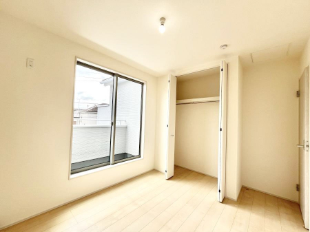 �Q���@�������Q�������`Bed Room�` �����ɂ͎��[�N���[�[�b�g�������I���i�g���̂��m���⏬���͂������A�G�ߕ��̂��m���Ȃǂ���������Ɛ������ڂ����܂������܂��B ������Ԃ��L���g�p�ł��܂��ˁB  