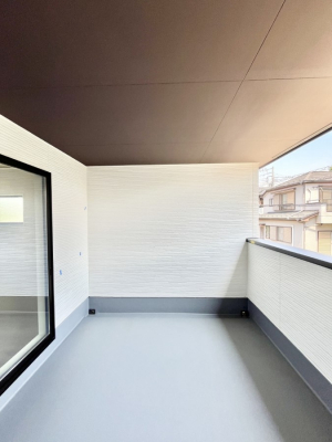 �o���R�j�[�@�����`Balcony�`�@�C���i�[�o���R�j�[�͐��󕨂������X�y�[�X�Ƃ��ċ}�ȉJ�Ő��󕨂��G��Ă��܂��̂�h���ł���܂����`�F�A�ł��낢����A�Ăɂ͎�����C�ɂ����r�j�[���v�[�����y���߂܂��ˁ�