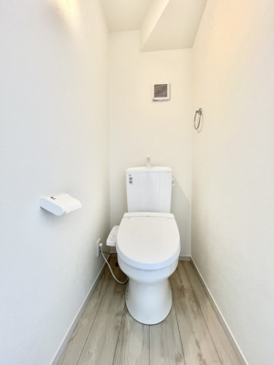 �g�C���@�����`Toilet�`�@�Y��E�X�b�L���E���K�ȃE�H�V�����b�g�t�g�C���ł��낰���Ԃł��B�g�C���͖����g�킴��𓾂Ȃ����́B����������ۂ������ł��ˁB�g�C����2��������̂Œ��̍��G���ɕ֗��ł��I