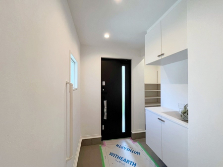 ���ց@�����`Entrance�`�@�Ƃ̒��ł��q�l���}����ŏ��̏ꏊ�ł��錺�ւ́A�Ƃ̈�ۂ��̂��̂ł��I�L�x�Ȍ��֎��[�ŁA����Y��ɕۂ��Ƃ��o���܂��􌺊ւɂ͂����Ղ���[�̉��ʔ��������I