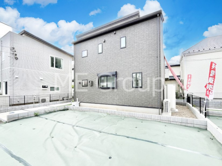 ���n�O�ώʐ^�@�O�ρ`Exterior�`  �ՐÂȏZ��n�Ŏq��ĉƑ��Ƀs�b�^���B  �����̂��U�������K�ȗ΂Ɍb�܂ꂽ�G���A�ŁA���R�ɕ�܂ꂽ���₩�ȕ�炵���������邽�߂́A��Ƃ肠��Z���������Ă��܂��B