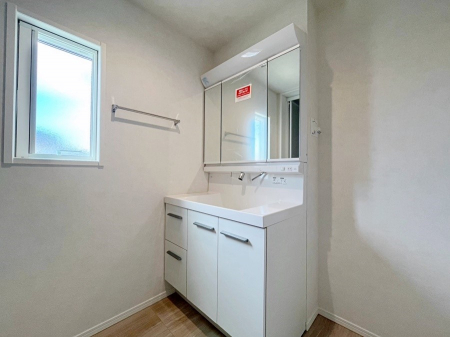 ���ʑ�E���ʏ��@�����`Dressing Room�`�@�Â��Ȃ肪���Ȑ��ʏ�����������ƍ̌��Ɗ��C���\�Ȃ̂ŋC�����悭���g�������܂��B�O�ʋ��^�C�v�̐��ʑ�͋������[�ŎU�炩�肪���Ȑ��ʏ����X�b�L����