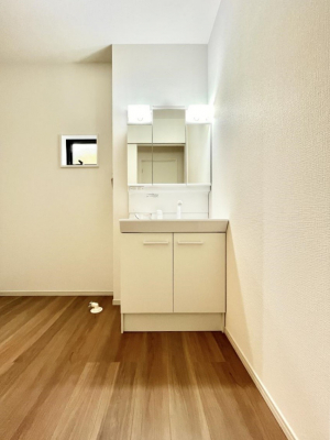 ���̑����ρ@�����`Dressing Room�`�@�����g���ꏊ������A�@�\�I�Ŏg���₷���ɔz�������p�E�_�[���[���B��1�������d�l�ʐ^